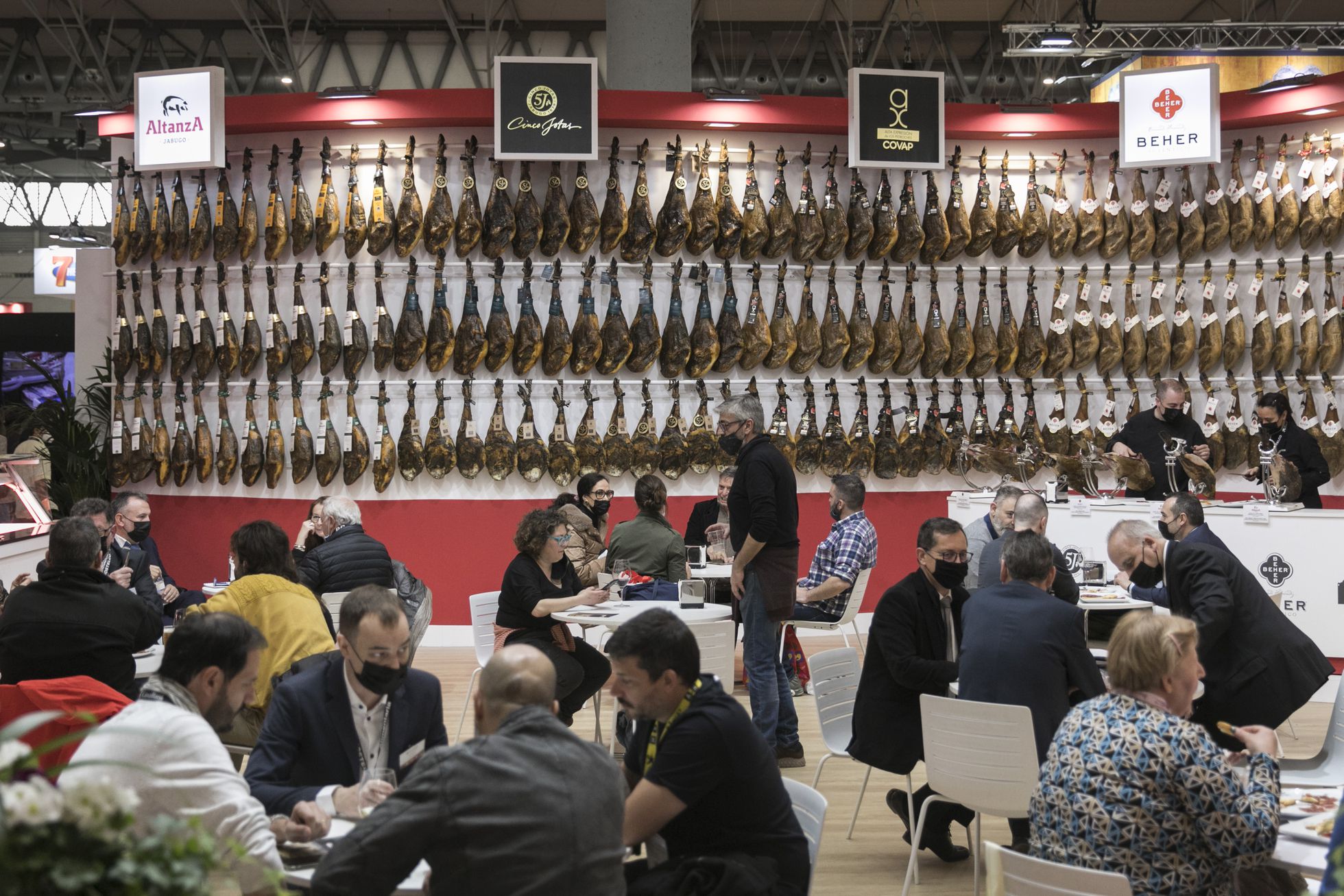 Un menú de estrategias ante la subida de costes: de subir el precio a reducir el aceite en las latas de atún